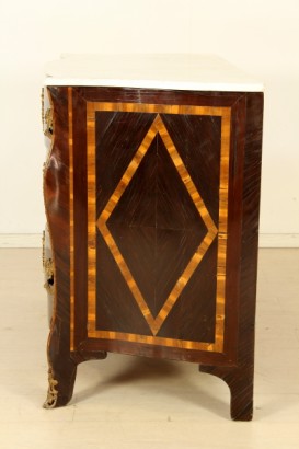 Napoleon III, across chest moved, shaped uprights, three drawers, inlaid reserves, rosewood, Plum, amaranth, edge, uprights, pruno, #antiquariatocassettoni text