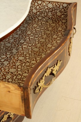 Napoleon III, across chest moved, shaped uprights, three drawers, inlaid reserves, rosewood, Plum, amaranth, edge, uprights, pruno, #antiquariatocassettoni text