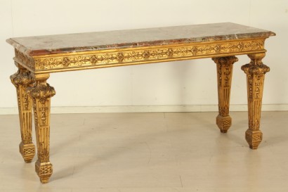 Console dorée et sculptée