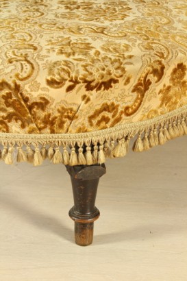 Canapé-dormeau, tourné les pieds, dos, profilée, rembourré