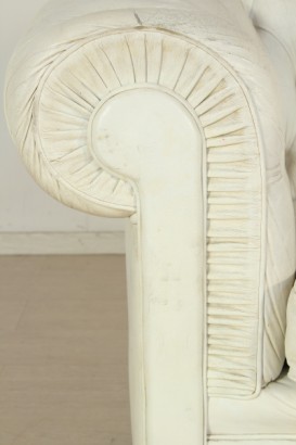 Sofá de Chesterfield, dos asientos, espuma acolchado, forro de cuero, # modernariatodivani