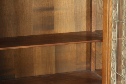 Biblioteca de estilo neorrenacentista, tallado de pilares, soporte pies, puertas con vidrio emplomado, sombrero, urna, marco rosa, caderas con gafas