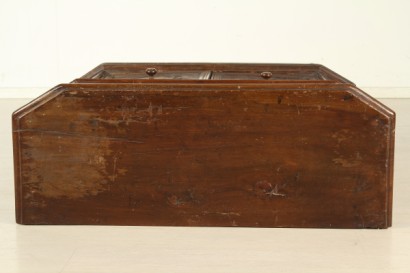 Aparador de estilo neo-renacentista, estriado de pilares, dos puertas, talladas paneles, marco de piso, dentículos, madera epoca d