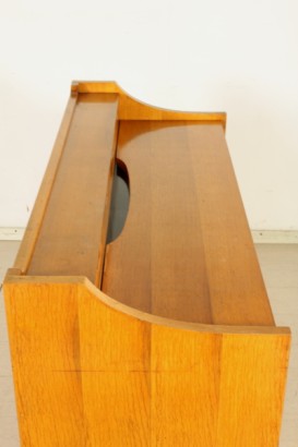 40 years, desk drawer, flap doors, veneered wood, covered with formica, good condition, signs of wear, written 80 cm, #modernariatomobili open