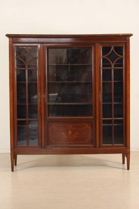 vetrina chippendale, vetrina impiallacciata in mogano, vetrina in stile neoclassico, intarsi in bois de rose