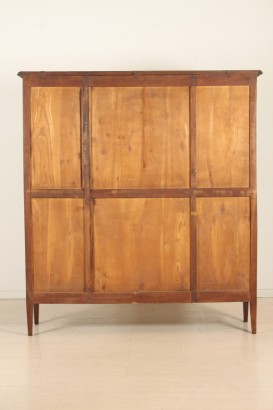 vetrina chippendale, vetrina impiallacciata in mogano, vetrina in stile neoclassico, intarsi in bois de rose