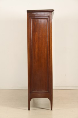 vetrina chippendale, vetrina impiallacciata in mogano, vetrina in stile neoclassico, intarsi in bois de rose