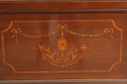 vetrina chippendale, vetrina impiallacciata in mogano, vetrina in stile neoclassico, intarsi in bois de rose