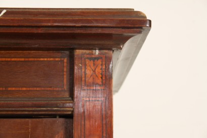 vetrina chippendale, vetrina impiallacciata in mogano, vetrina in stile neoclassico, intarsi in bois de rose