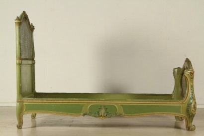 Cama y sillón de estilo barroco