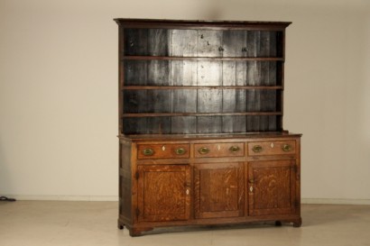 Credenza con piattaia