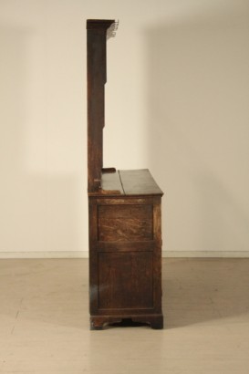 Credenza con piattaia