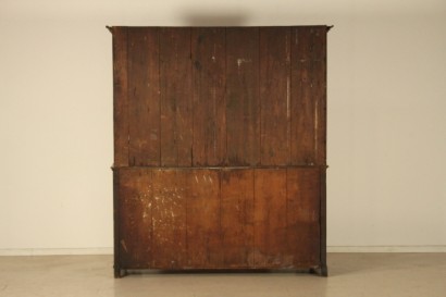 Credenza con piattaia