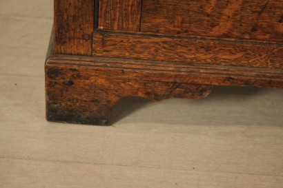 Credenza con piattaia
