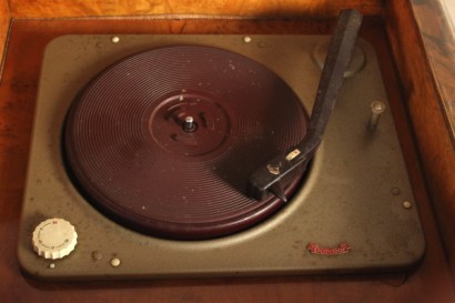 radio, tocadiscos, espejo, art deco, 900, hecho en Italia, nuez, Burr, #bottega, #artdecò, #dimanoinmano
