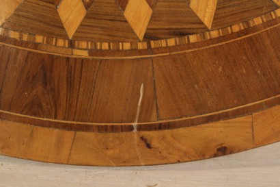 Couchtisch, rund, St. Georg, den Drachen, Ulme, Nussbaum, 800, Rolo, Emilia, hergestellt in Italien, #antiquariato, #tavolini, #dimanoinmano