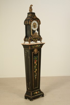 Orologio a pendolo con colonna