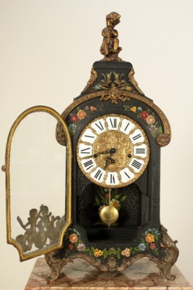 Orologio a pendolo con colonna