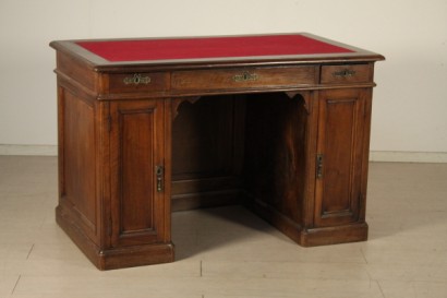 Center desk