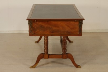 Desk, brass, leather, bronze, mahogany, 900, England, #bottega, #mobiliinstile, #dimanoinmano