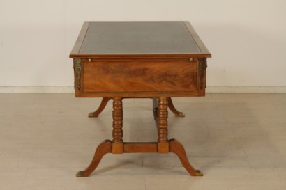 Desk, brass, leather, bronze, mahogany, 900, England, #bottega, #mobiliinstile, #dimanoinmano