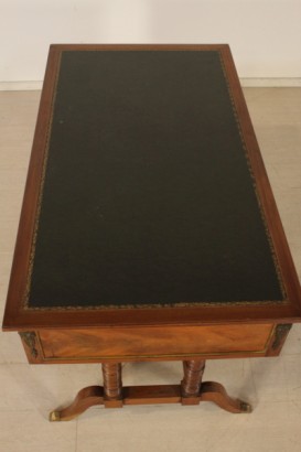 Desk, brass, leather, bronze, mahogany, 900, England, #bottega, #mobiliinstile, #dimanoinmano