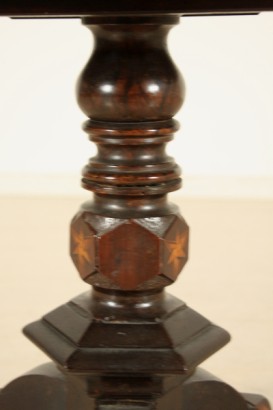 Tavolino intarsiato