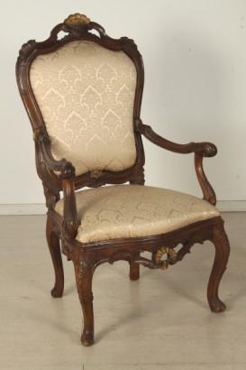 Geschnitzte Sessel