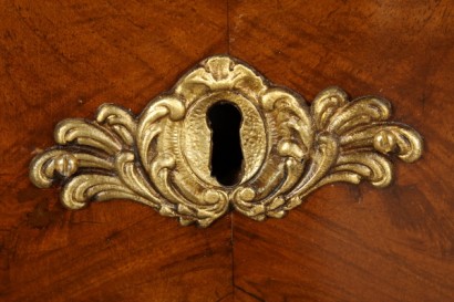 Kommode, Nussbaum, Mahagoni, Ahorn, Nussbaum, unten 700, hergestellt in Italien, #antiquariato, #cassettoni, #comò, #dimanoinmano