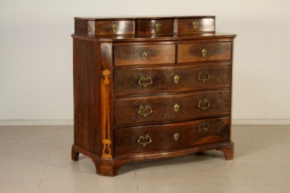 Kommode mit ausgelöst