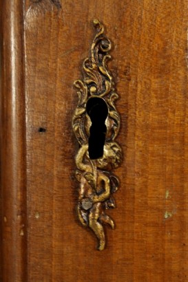 Schrank, Nussbaum, Massivholz, 700, 1700, hergestellt in Italien, #antiquariato, #armadi, #dimanoinmano