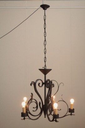 Lampadario in ferro battuto