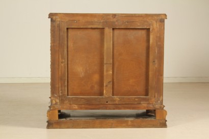 Pequeña librería en estilo neo-renacentista_22799 de estilo neorrenacentista de bottega del 900, pequeña librería enchapado en nogal, primera mitad del 900, de estilo neorrenacentista, de Italia