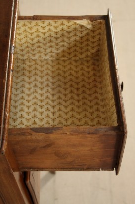 Comodino Neoclassico