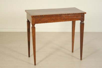 Mesa de centro clásica