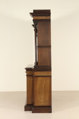 Credenza in stile Neorinascimento