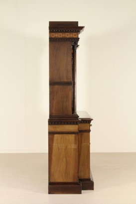 Credenza in stile Neorinascimento