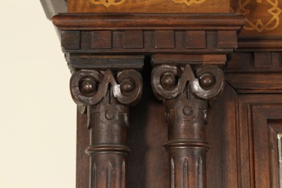 Credenza in stile Neorinascimento