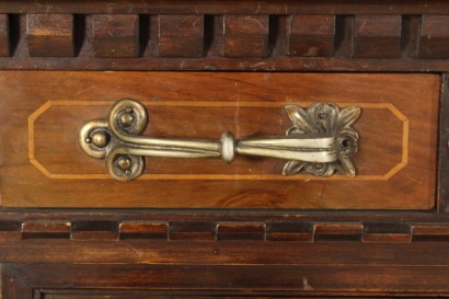 Credenza in stile Neorinascimento