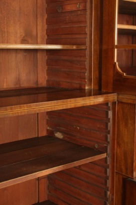 Englischer Bücherschrank mit Schreibtisch