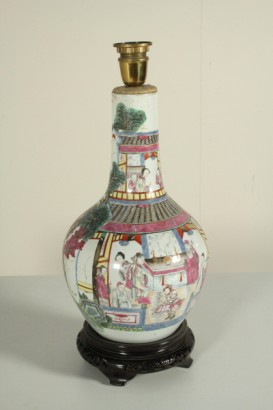 Vase mit schüsselförmiger Körper und langem Hals