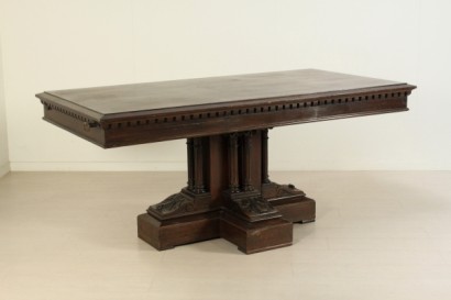 Tavolo in stile Neorinascimento
