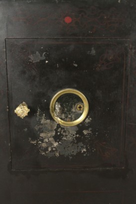 coffre-fort, fer, laiton, 800, faite en Italie, #antiquariato, #altrimobili, #dimanoinmano