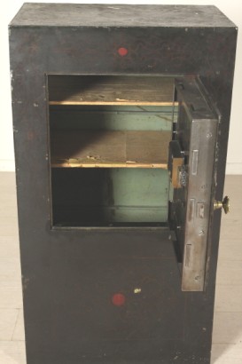 coffre-fort, fer, laiton, 800, faite en Italie, #antiquariato, #altrimobili, #dimanoinmano