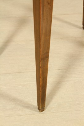 Tavolino-comodino intarsiato in stile