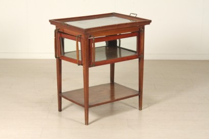 Table basse avec vitrine