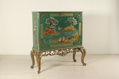 Bar cabinet with chinoiserie