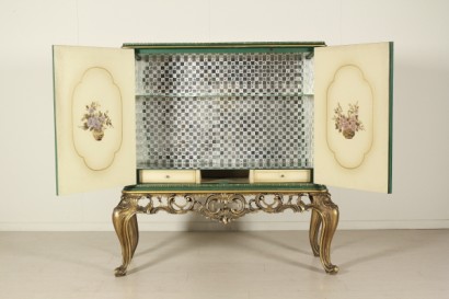 Bar cabinet with chinoiserie