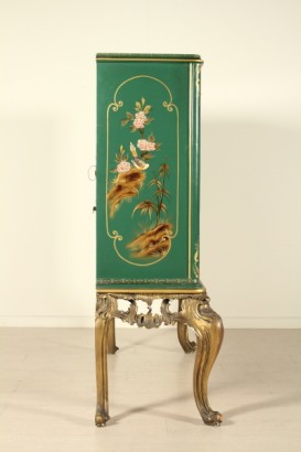 Bar cabinet with chinoiserie