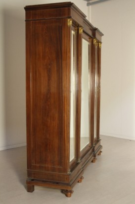 Armadio a tre ante con specchio